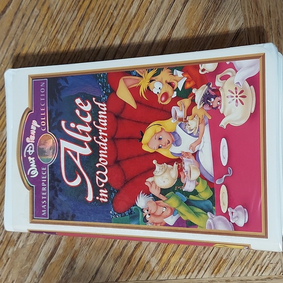 Walt Disney Masterpiece Collection Alice in Wonderland VHS - Picture 1 of 5
